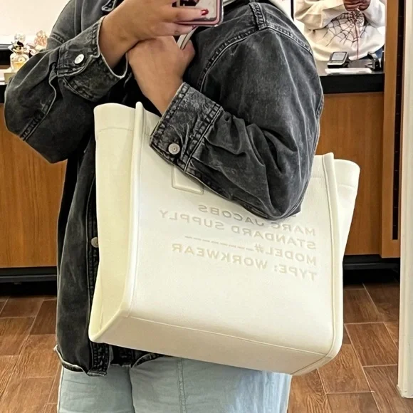 Marc Jacobs Large White Supply Tote Bag - Picture 6 of 7